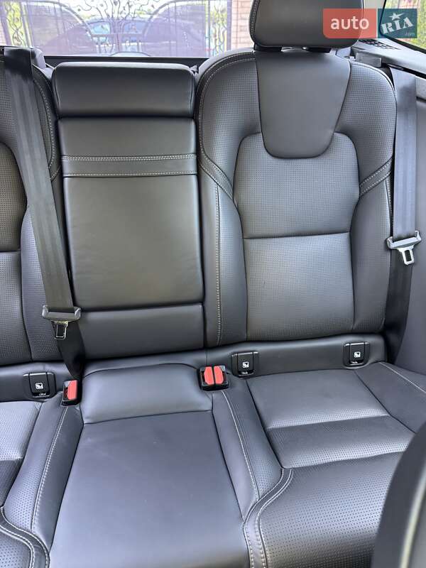 Фото Volvo XC60 з оголошення AUTO.RIA