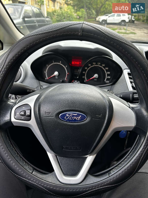 Фото Ford Fiesta з оголошення AUTO.RIA