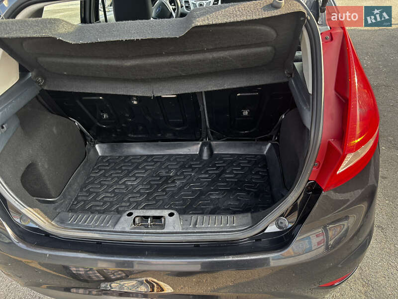 Фото Ford Fiesta з оголошення AUTO.RIA