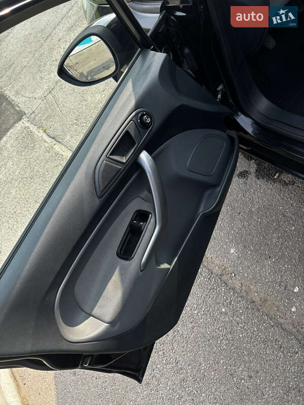 Фото Ford Fiesta з оголошення AUTO.RIA