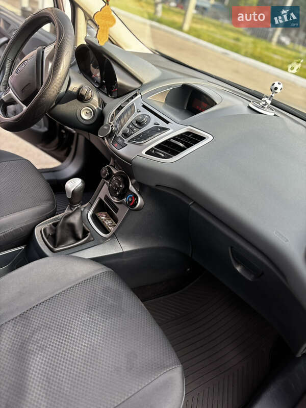 Фото Ford Fiesta з оголошення AUTO.RIA