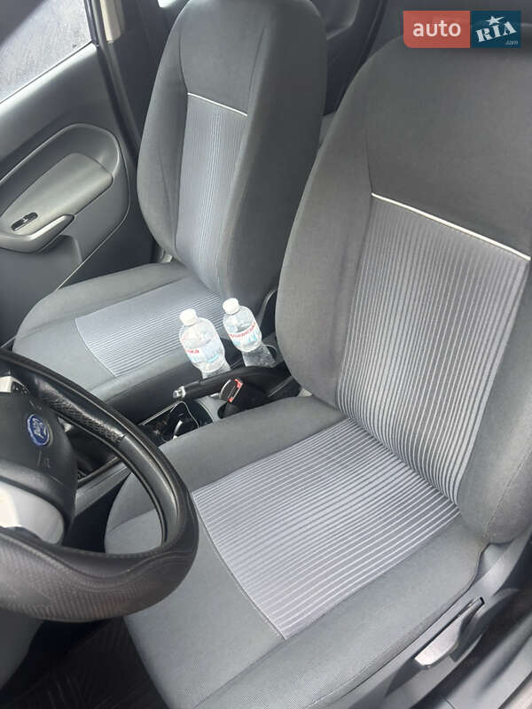 Фото Ford Fiesta з оголошення AUTO.RIA