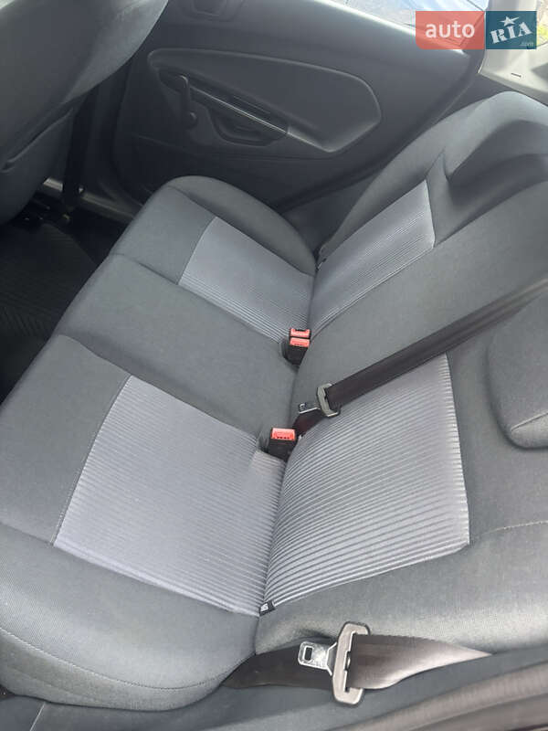 Фото Ford Fiesta з оголошення AUTO.RIA