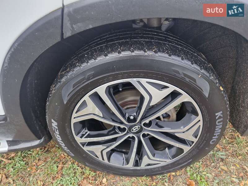 Фото Hyundai Santa FE з оголошення AUTO.RIA
