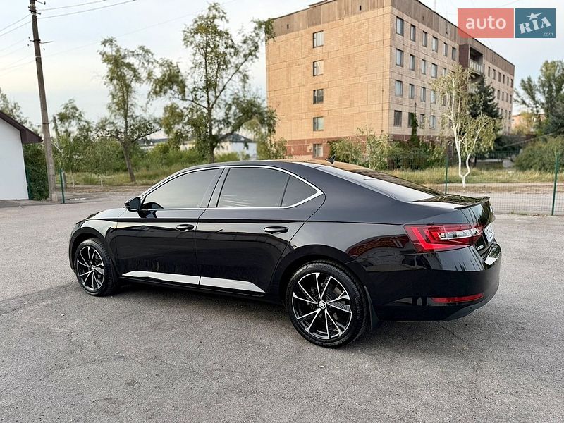 Фото Skoda Superb з оголошення AUTO.RIA