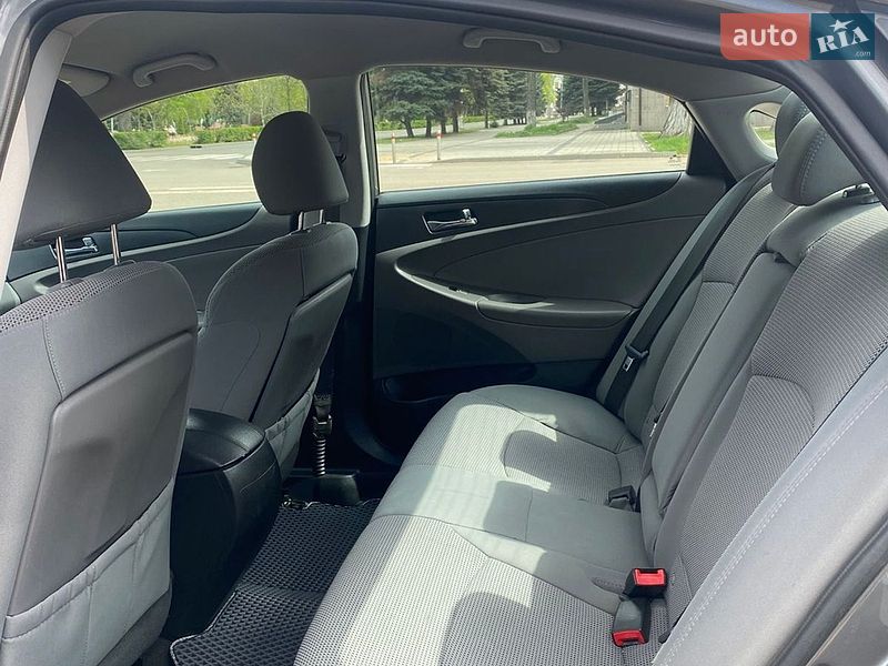 Фото Hyundai Sonata з оголошення AUTO.RIA
