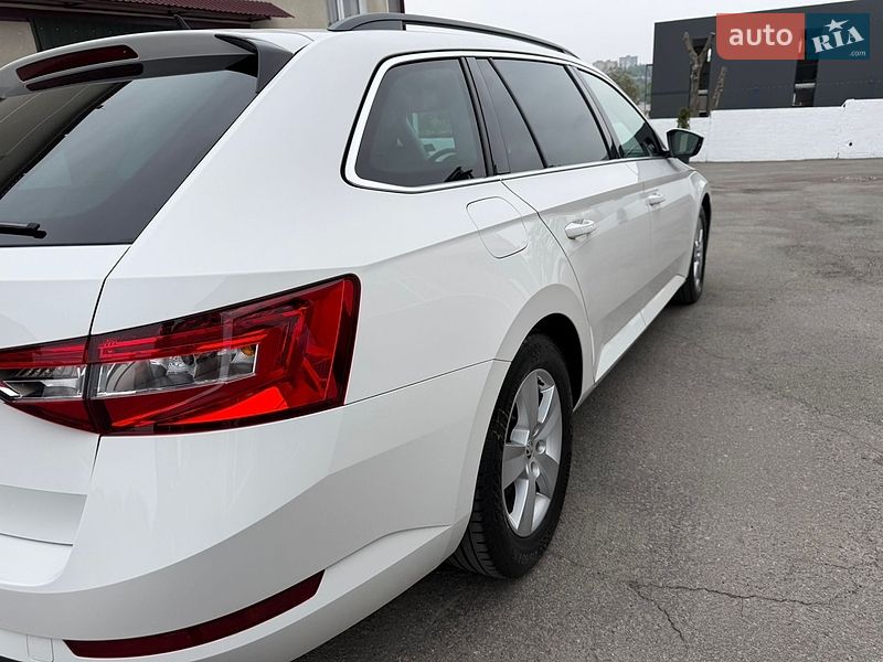 Фото Skoda Superb з оголошення AUTO.RIA