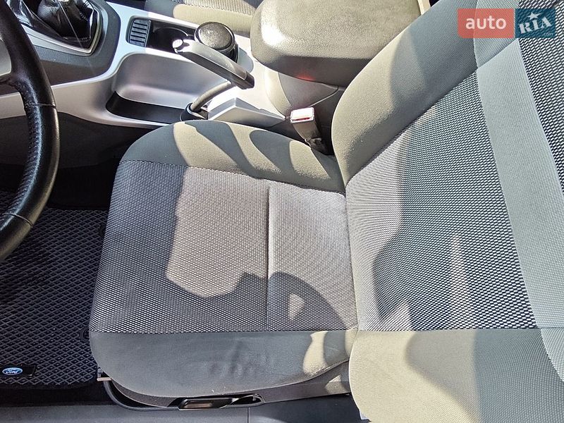 Фото Ford Kuga з оголошення AUTO.RIA