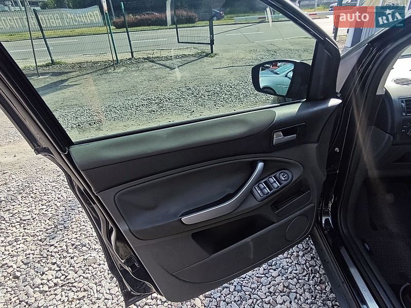 Фото Ford Kuga з оголошення AUTO.RIA
