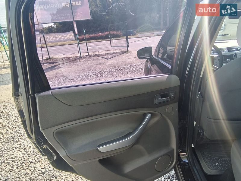 Фото Ford Kuga з оголошення AUTO.RIA