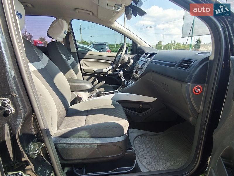 Фото Ford Kuga з оголошення AUTO.RIA