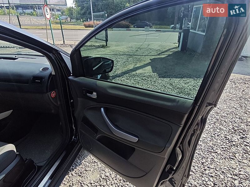 Фото Ford Kuga з оголошення AUTO.RIA