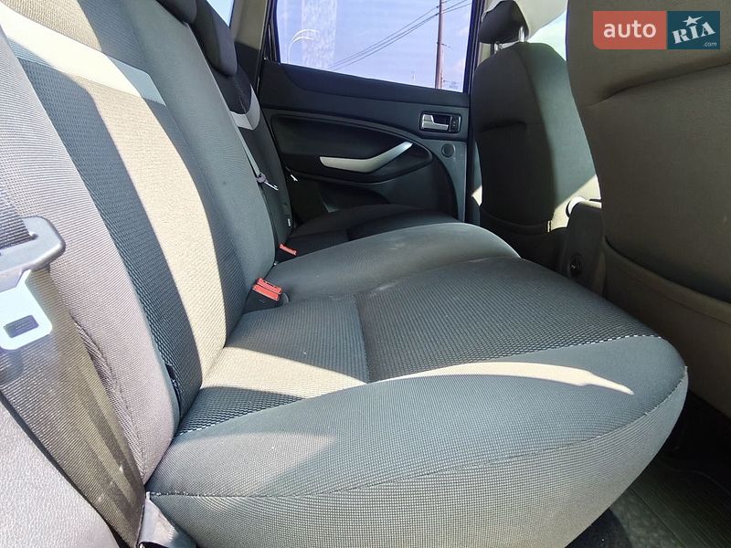 Фото Ford Kuga з оголошення AUTO.RIA