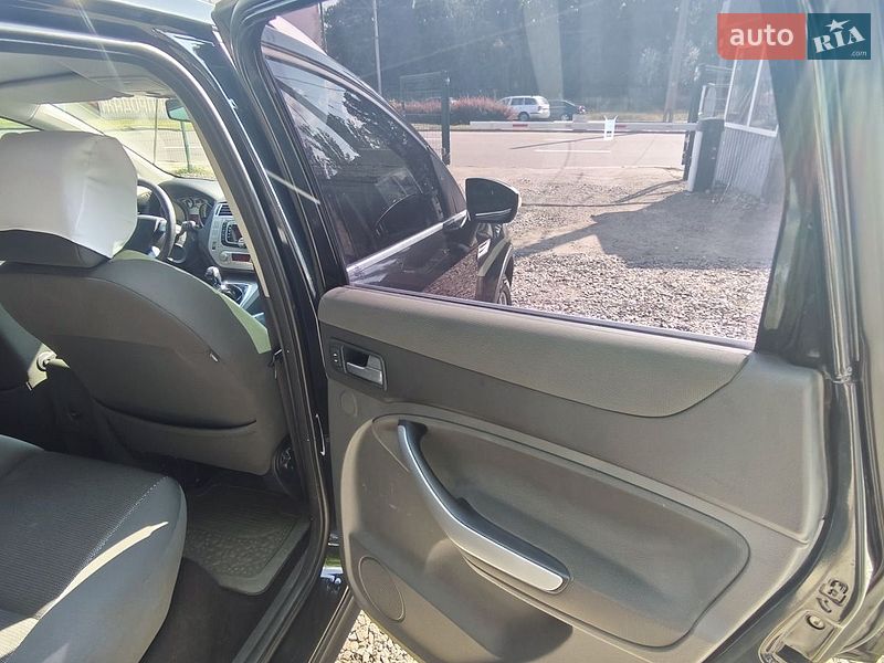 Фото Ford Kuga з оголошення AUTO.RIA