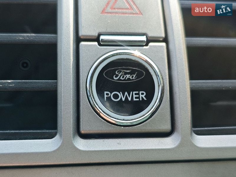Фото Ford Kuga з оголошення AUTO.RIA