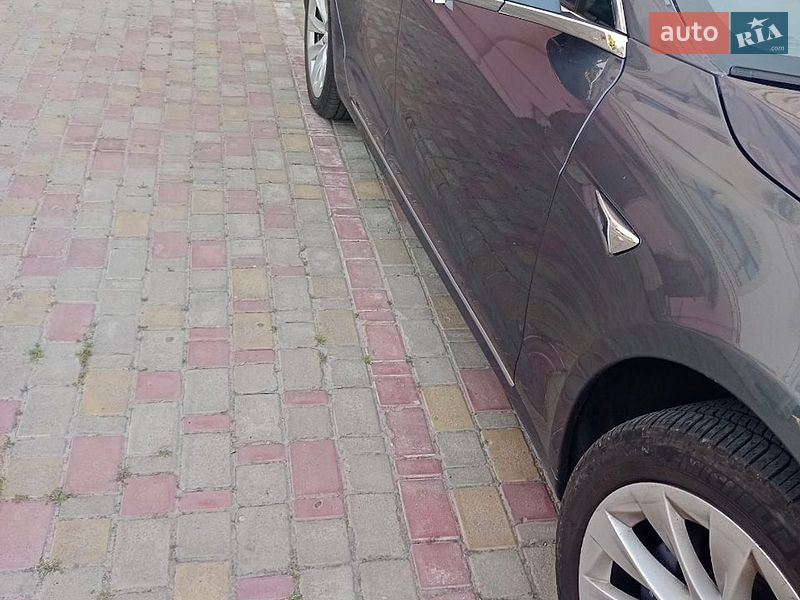 Фото Tesla Model S з оголошення AUTO.RIA