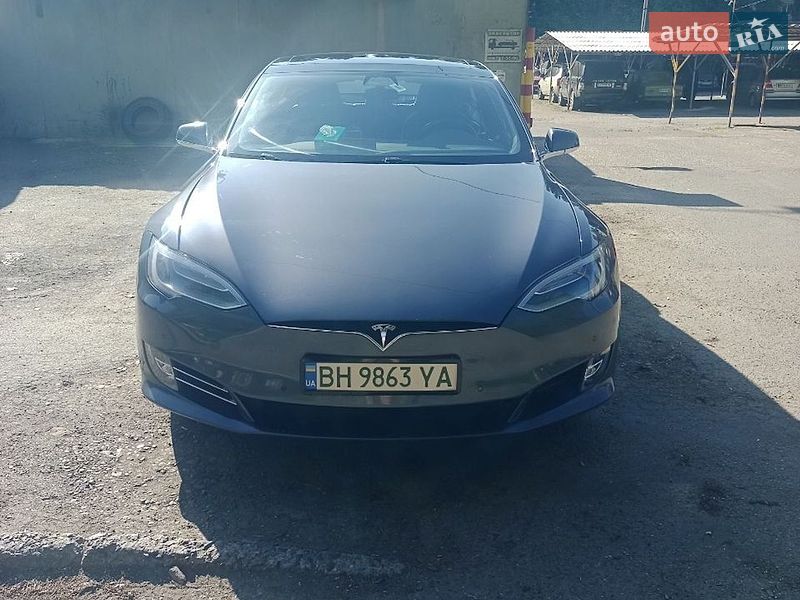 Фото Tesla Model S з оголошення AUTO.RIA