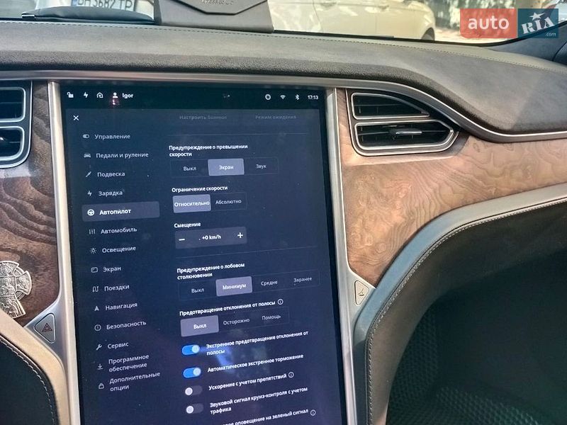 Фото Tesla Model S з оголошення AUTO.RIA