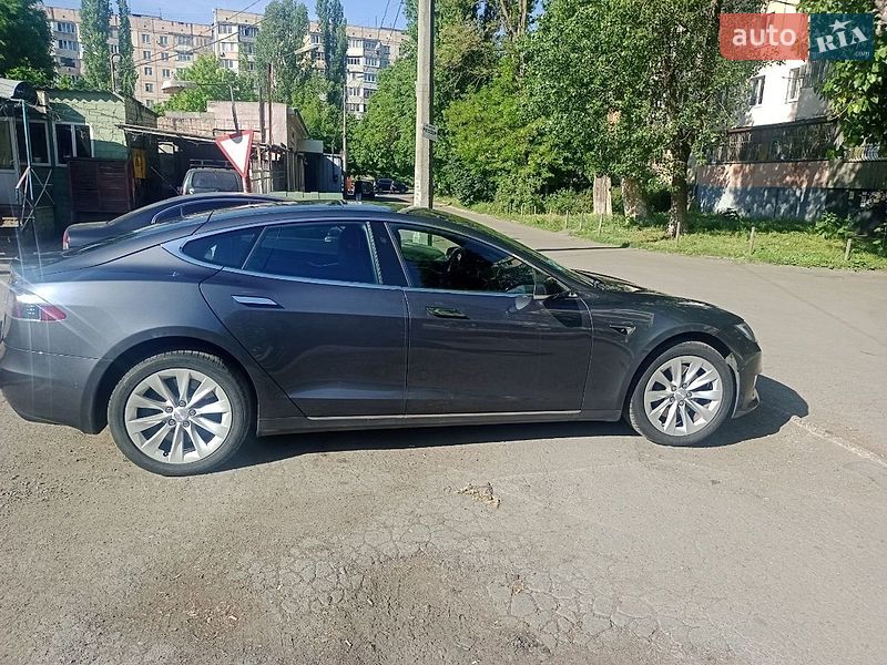 Фото Tesla Model S з оголошення AUTO.RIA