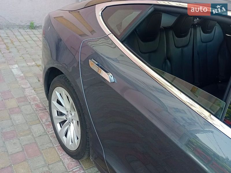 Фото Tesla Model S з оголошення AUTO.RIA
