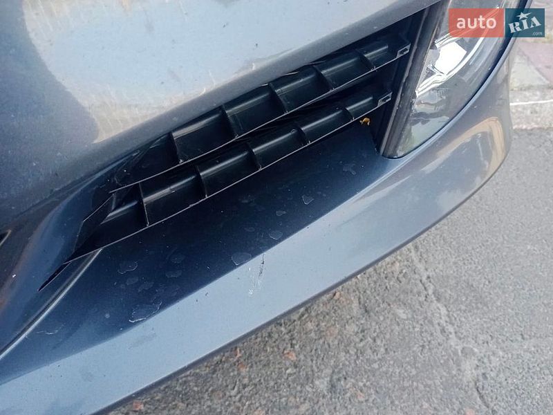 Фото Tesla Model S з оголошення AUTO.RIA