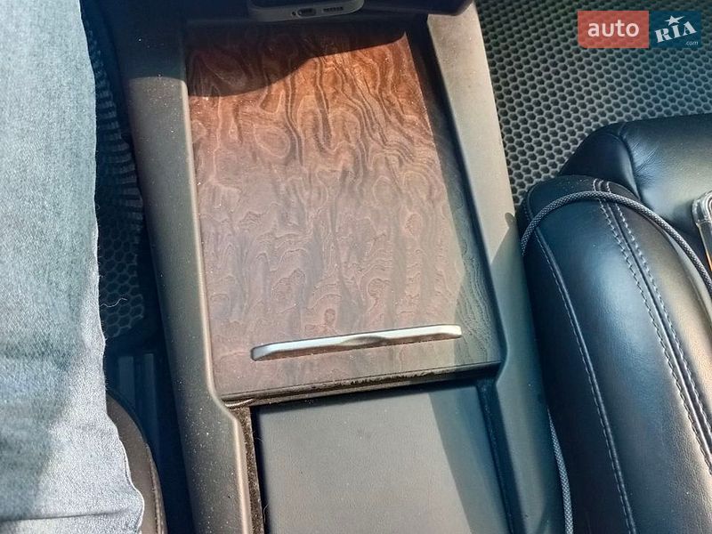 Фото Tesla Model S з оголошення AUTO.RIA