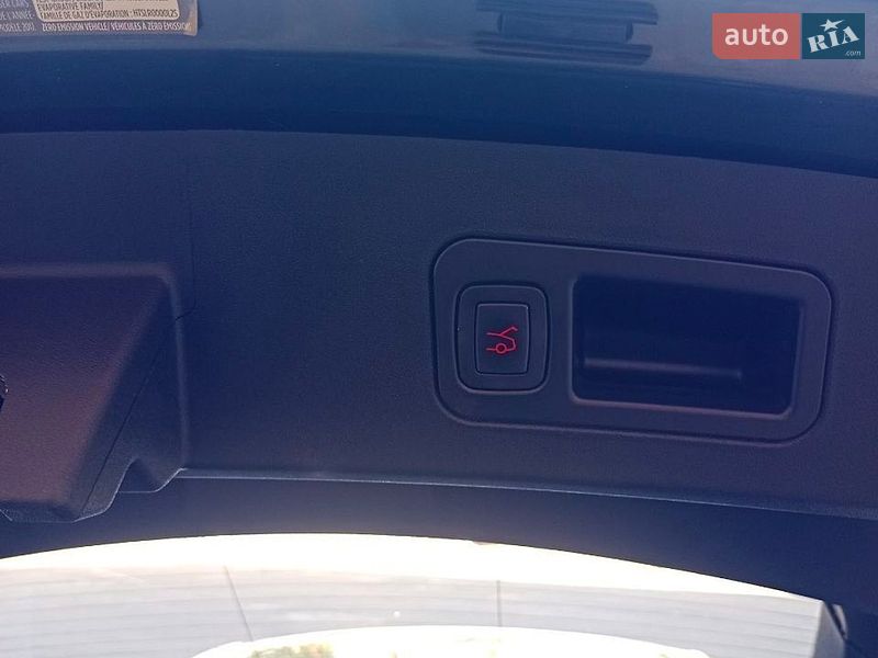 Фото Tesla Model S з оголошення AUTO.RIA