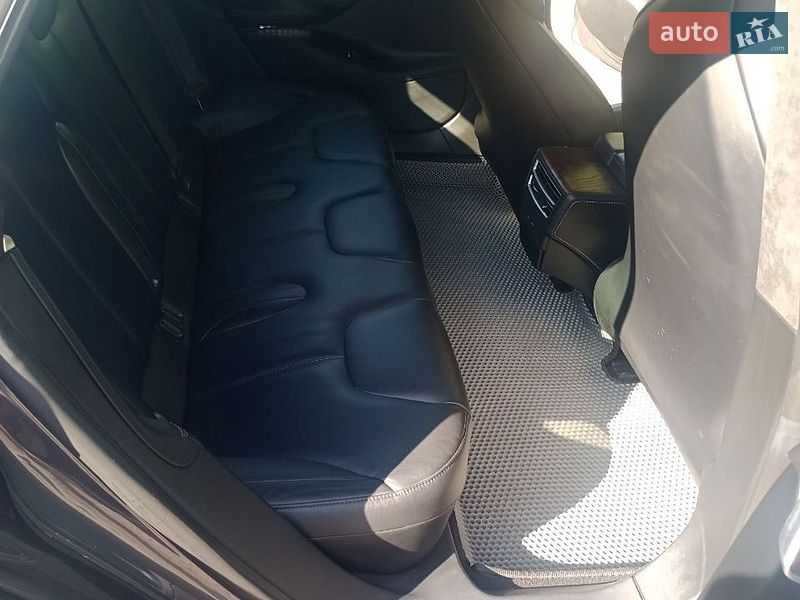 Фото Tesla Model S з оголошення AUTO.RIA