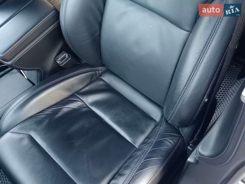 Фото Tesla Model S з оголошення AUTO.RIA