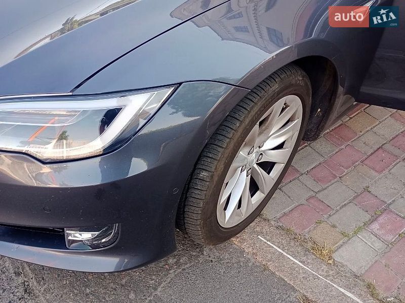 Фото Tesla Model S з оголошення AUTO.RIA