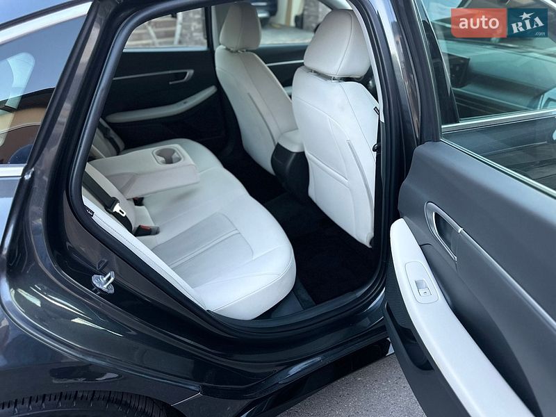Фото Hyundai Sonata з оголошення AUTO.RIA
