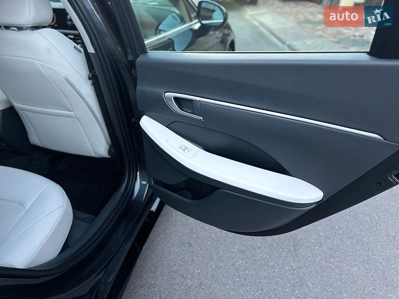 Фото Hyundai Sonata з оголошення AUTO.RIA