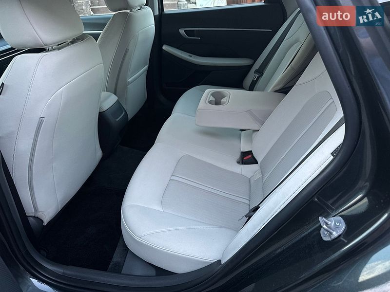 Фото Hyundai Sonata з оголошення AUTO.RIA