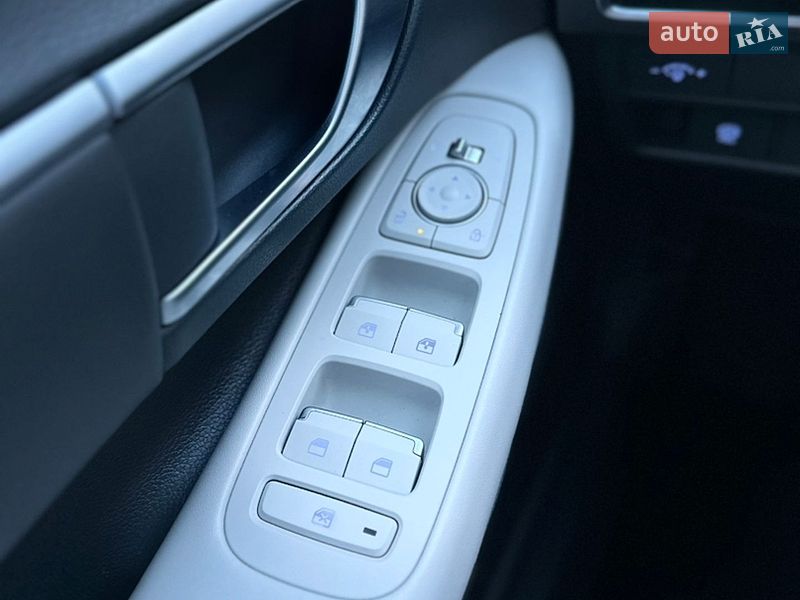 Фото Hyundai Sonata з оголошення AUTO.RIA