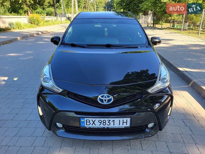 Фото Toyota Prius v з оголошення AUTO.RIA