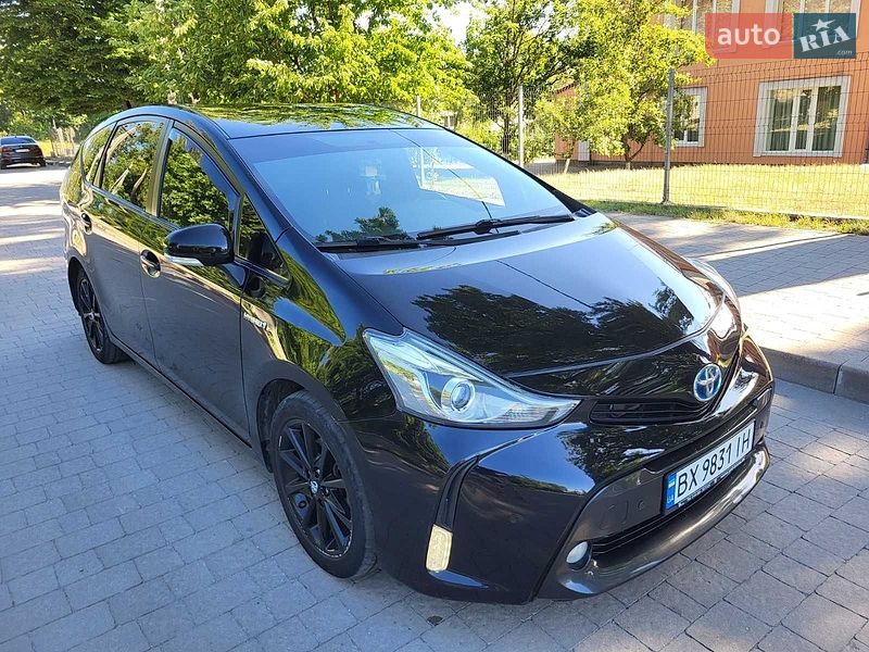 Фото Toyota Prius v з оголошення AUTO.RIA