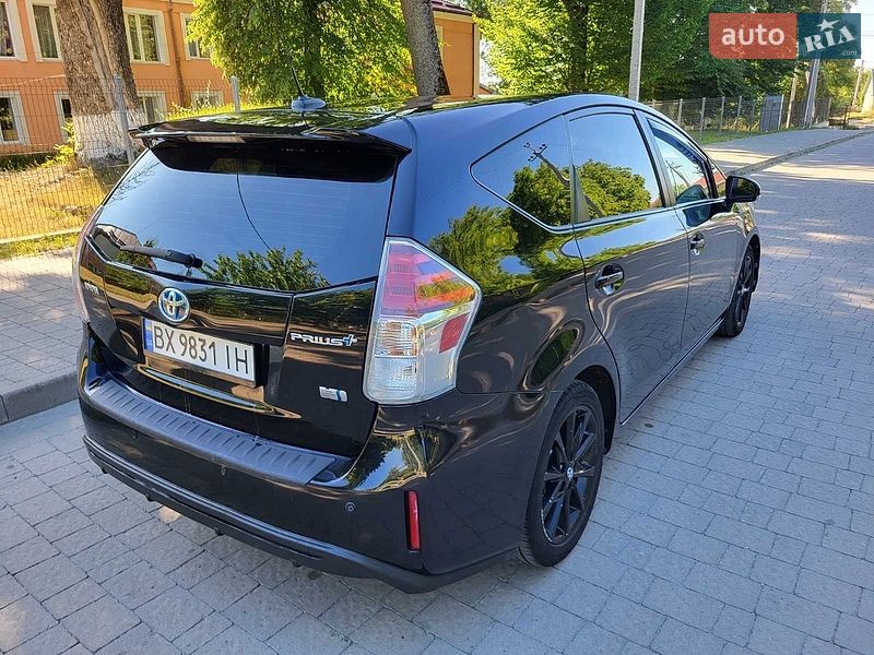 Фото Toyota Prius v з оголошення AUTO.RIA