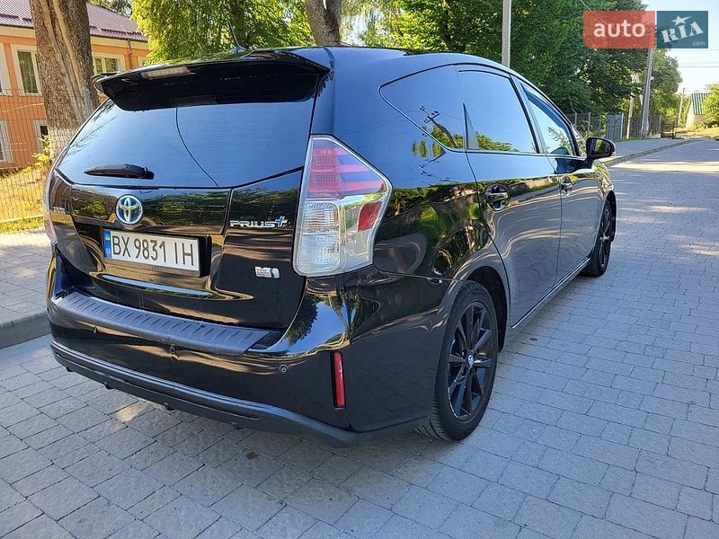 Фото Toyota Prius v з оголошення AUTO.RIA