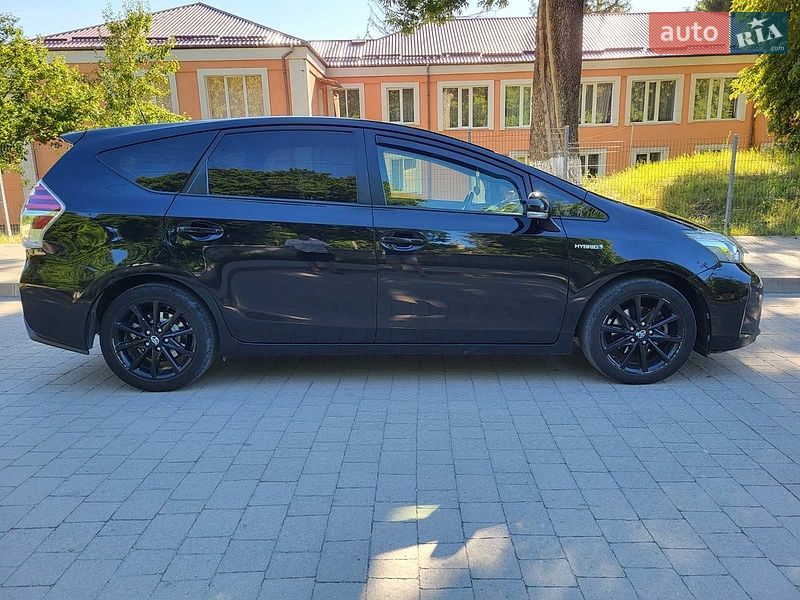 Фото Toyota Prius v з оголошення AUTO.RIA