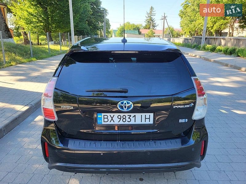 Фото Toyota Prius v з оголошення AUTO.RIA