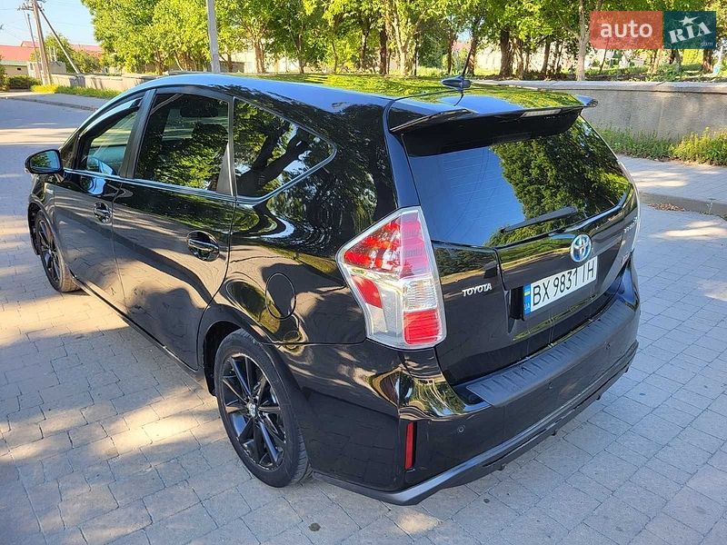 Фото Toyota Prius v з оголошення AUTO.RIA