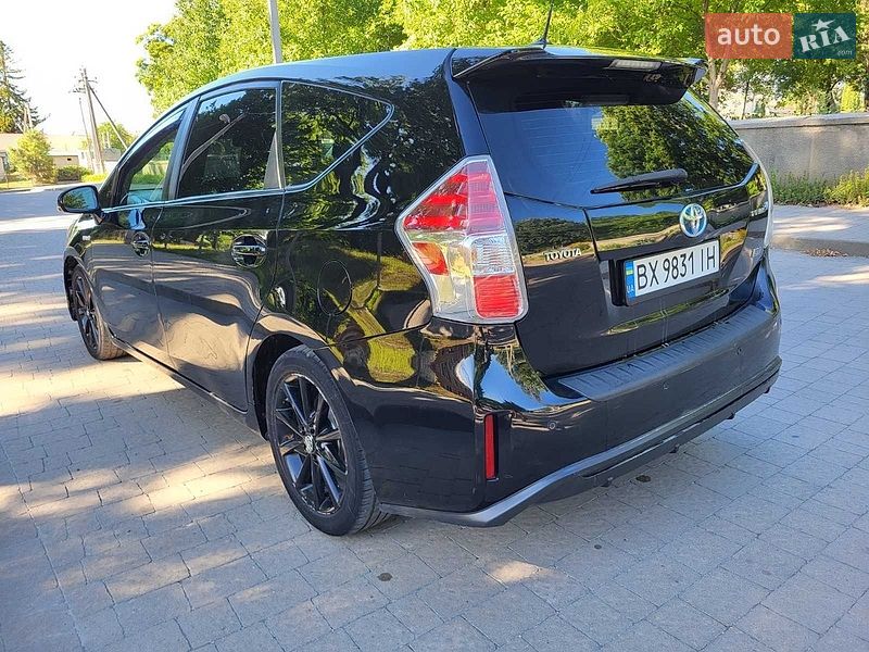 Фото Toyota Prius v з оголошення AUTO.RIA