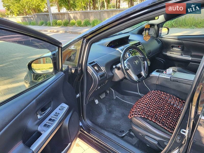 Фото Toyota Prius v з оголошення AUTO.RIA