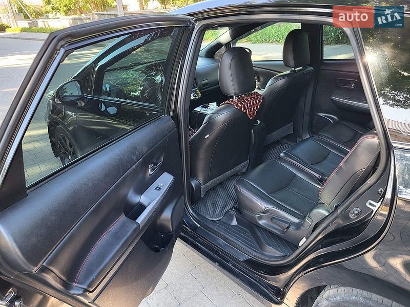 Фото Toyota Prius v з оголошення AUTO.RIA