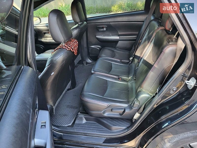 Фото Toyota Prius v з оголошення AUTO.RIA