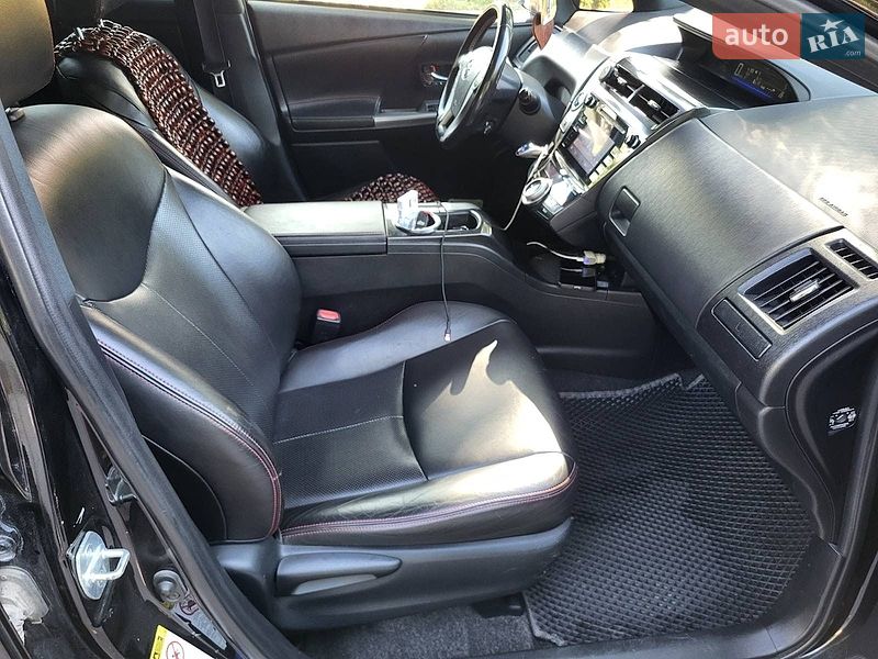 Фото Toyota Prius v з оголошення AUTO.RIA