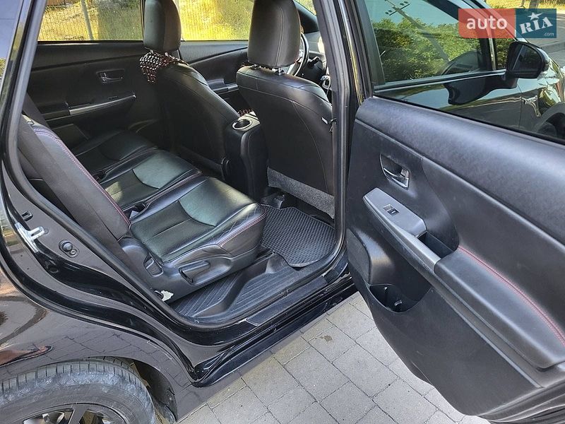 Фото Toyota Prius v з оголошення AUTO.RIA