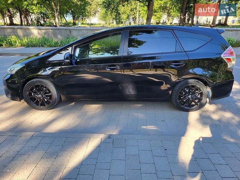 Фото Toyota Prius v з оголошення AUTO.RIA