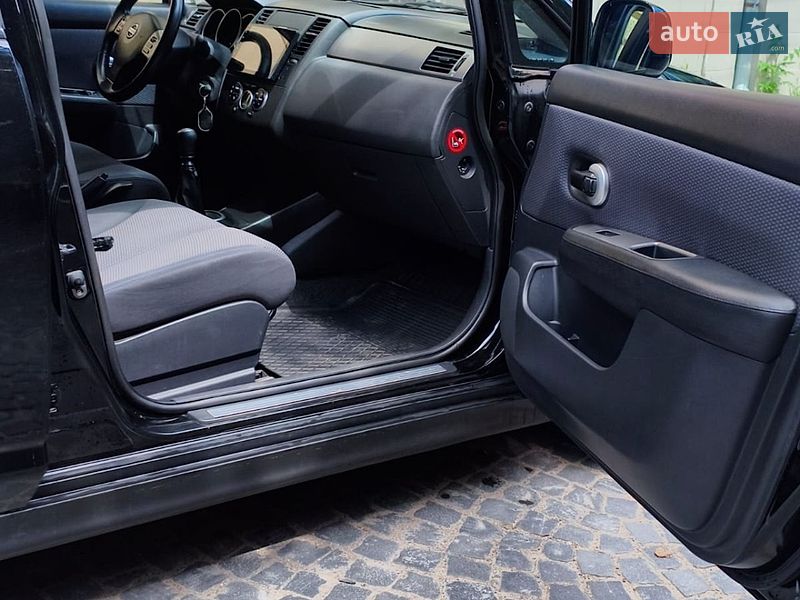 Фото Nissan TIIDA з оголошення AUTO.RIA