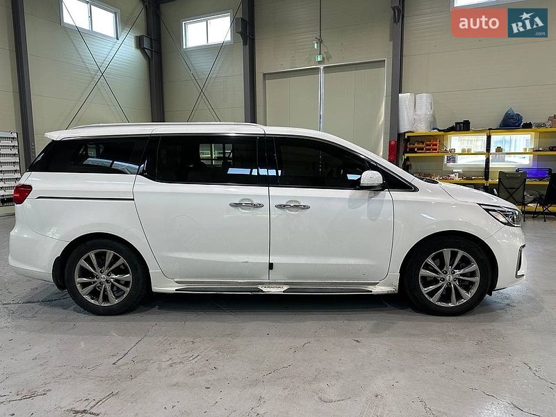 Фото Kia Carnival з оголошення AUTO.RIA